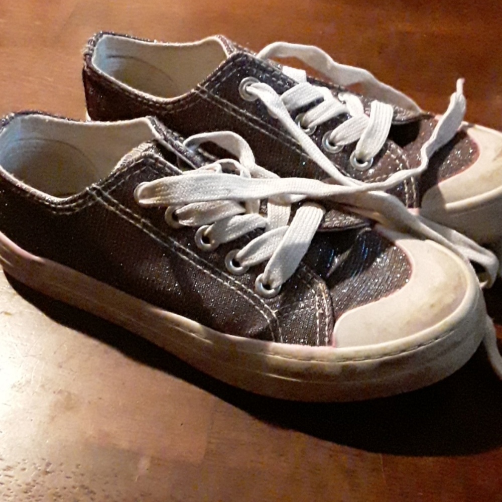 Girls  Sneakers   SIZE 13. Joe Boxer.